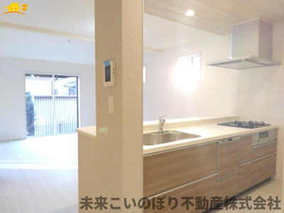 【キッチン】 | Blooming Garden蓮田市西新宿3丁目 | 対面キッチンならつくりたてのお料理をすぐに食卓へ♪配膳しながら調理ができるので調理スペースを広く使用でき、作業効率も上がります♪