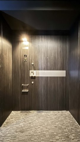 ヴィークコート市ヶ谷加賀町の玄関