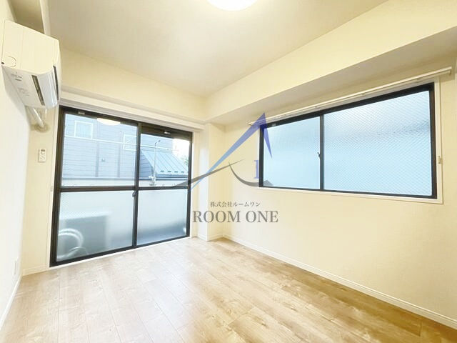 月村マンションＮｏ．１５の居間・リビング|洋室のお部屋です。