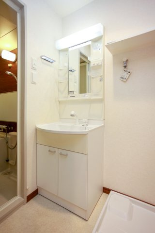 サヴォイグランデウォーターサイド　4階の洗面所|別号室のものです。現状優先になります。