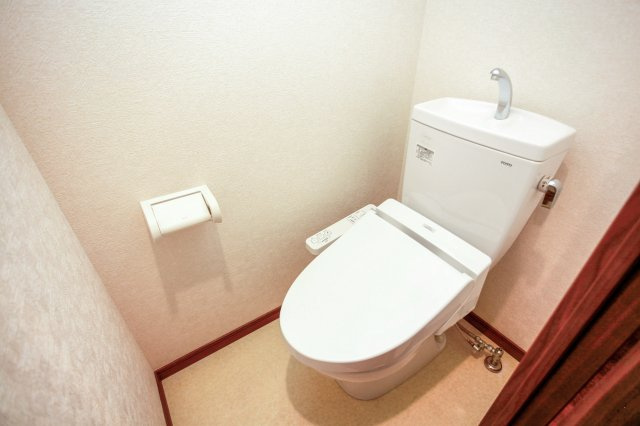 サヴォイグランデウォーターサイド　4階のトイレ|別号室のものです。現状優先になります。