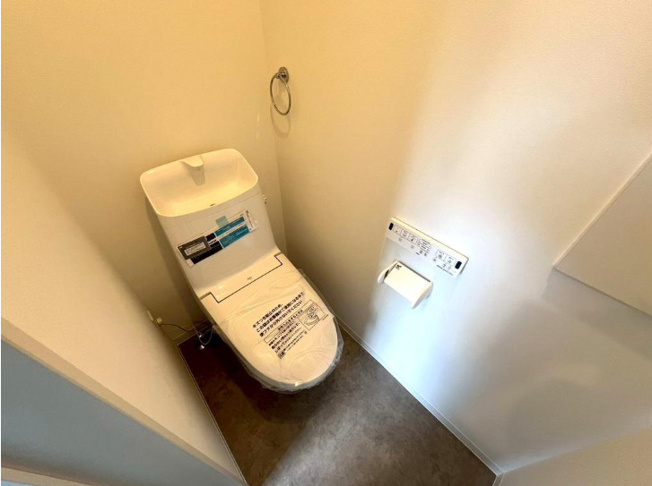 【トイレ】 | 温水洗浄便座付きです。