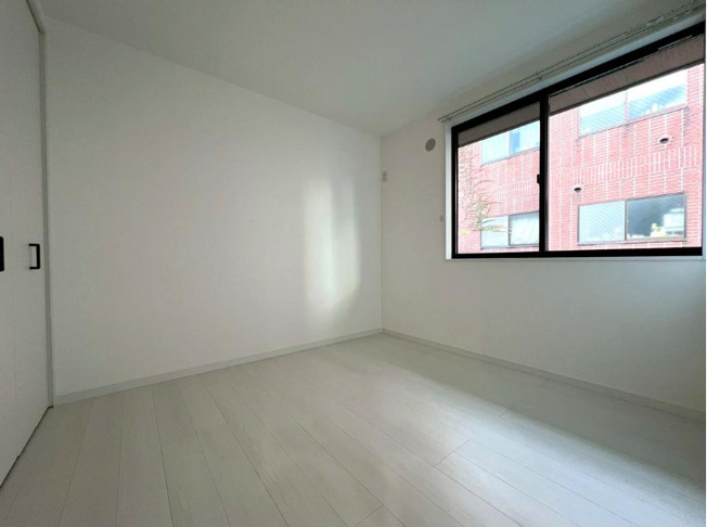 【洋室】 | 4.8帖の洋室になります。