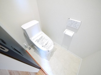 【トイレ】 | 東金市田間  新築戸建  | 令和7年10月築 オール電化 太陽光発電システム 蓄電池  リビング約18.2帖  3台可 上下水 