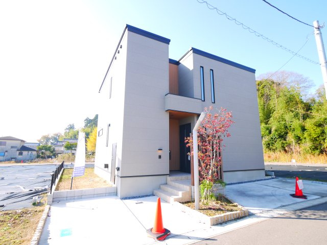 東金市田間  新築戸建 の駐車場|令和7年10月築 オール電化 太陽光発電システム 蓄電池  リビング約18.2帖  3台可 上下水 