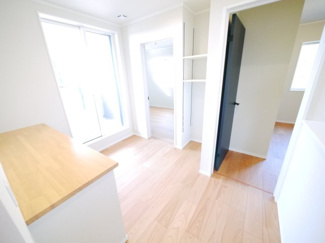 【内装】 | 東金市田間  新築戸建  | 令和7年10月築 オール電化 太陽光発電システム 蓄電池  リビング約18.2帖  3台可 上下水 