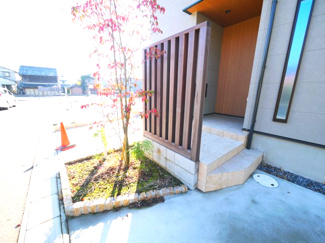 【庭】 | 東金市田間  新築戸建  | 令和7年10月築 オール電化 太陽光発電システム 蓄電池  リビング約18.2帖  3台可 上下水 