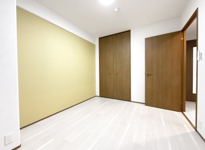 【洋室】 | ルネ宇治・南陵町南 | 【洋室5.4帖】実際に内覧してみて初めてわかる事がたくさんあります。内覧するだけなら料金はかかりません。迷った時は、お気軽に内覧のご予約を。