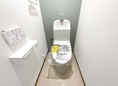 【トイレ】 | ルネ宇治・南陵町南 | 温水洗浄機能付きのトイレでいつも清潔に保てます。特に気になるトイレも新調していますので気にぜずお使い頂けます。
