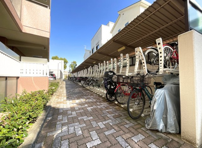 【駐輪場】 | ルネ宇治・南陵町南 | 【駐輪場】自転車置場や屋根付きで助かります。料金や空などの詳しい情報は都度ご確認下さい。