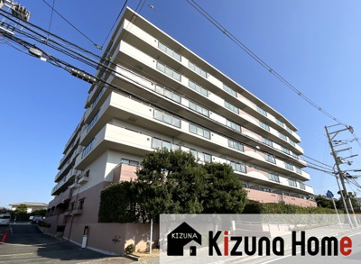 【外観】 | ルネ宇治・南陵町南 | 最寄り駅は2WAYアクセス、スーパーやドラッグストアが徒歩2分とかなり便利なエリアです。小学校が徒歩３分にあり保育機関も点在する子育て世代にもおすすめのマンションです。