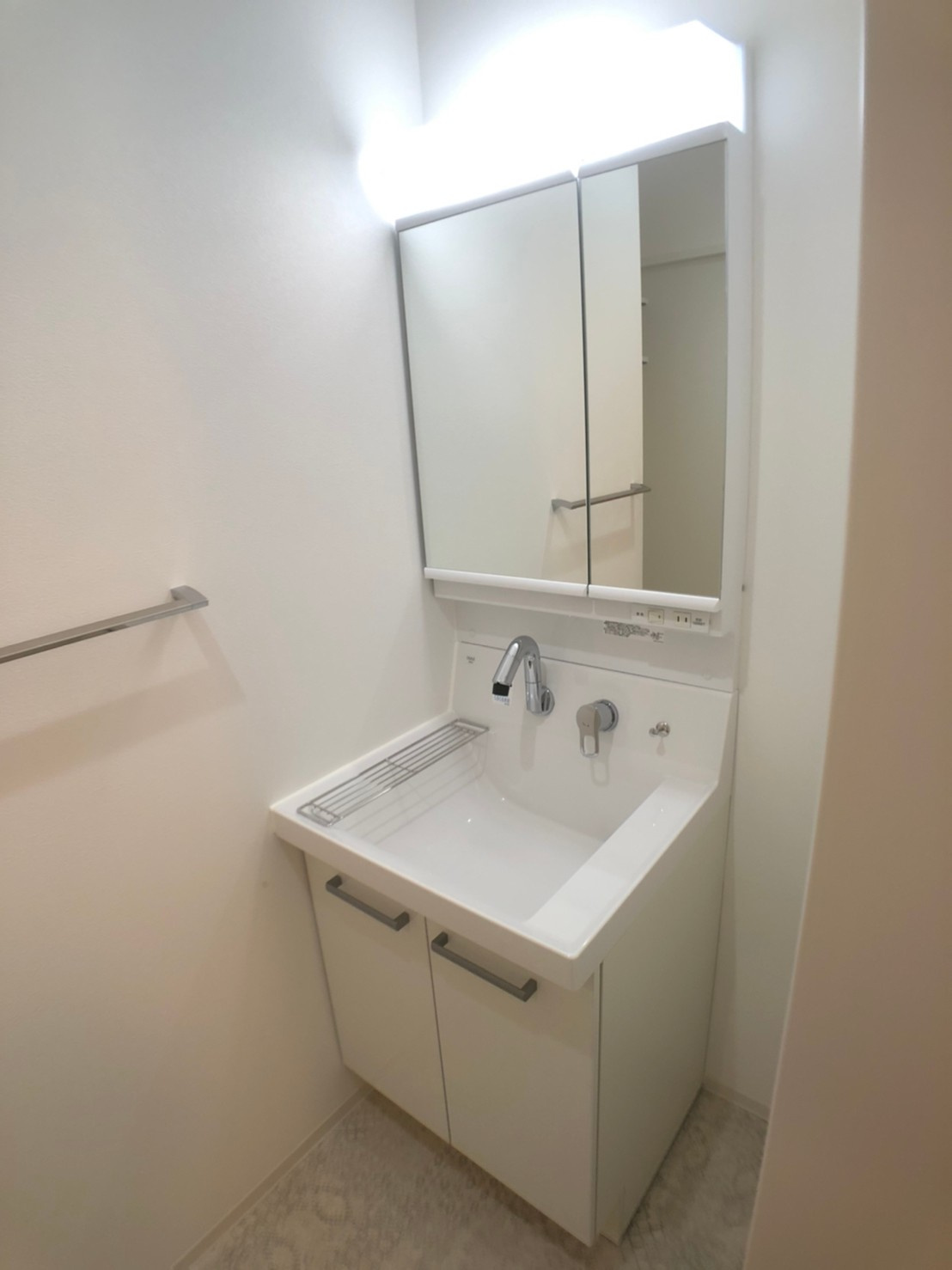 東大阪市大蓮東２丁目のアパートの洗面所