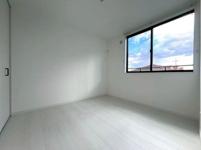 【洋室】 | ウイングメゾン | 4.8帖の洋室になります。