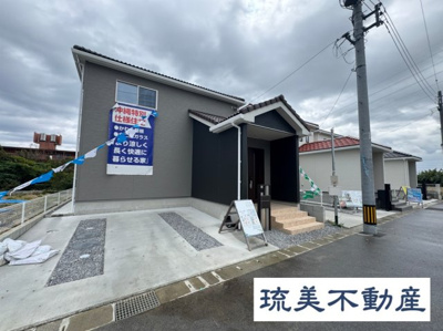 【外観】 | うるま市前原（全4棟）３号棟 | 3号棟　並列駐車2台完備♪