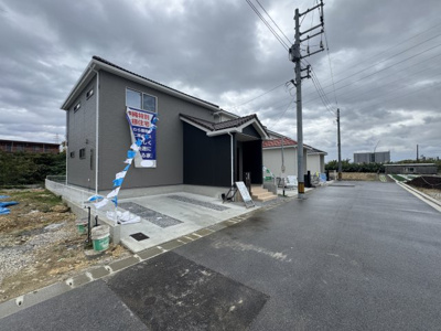 【前面道路含む現地写真】 | うるま市前原（全4棟）３号棟 | ※北西側6m♪