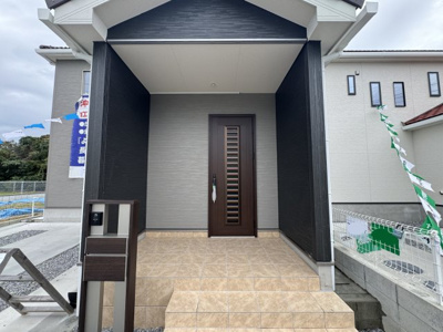 【玄関】 | うるま市前原（全4棟）３号棟 | 3号棟　スマートキー付き♪