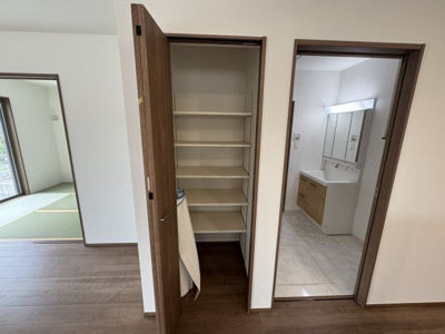 【収納】 | うるま市前原（全4棟）３号棟 | 3号棟　リビング収納付き♪