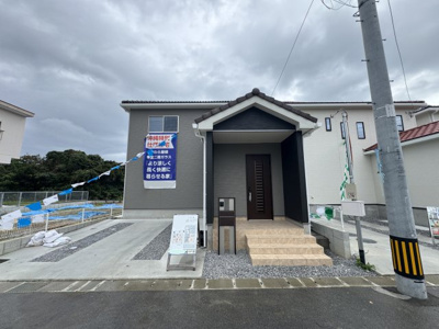 【外観】 | うるま市前原（全4棟）３号棟 | 3号棟　並列駐車2台完備♪