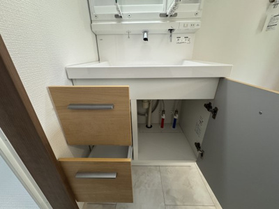 【独立洗面台】 | うるま市前原（全4棟）３号棟 | 3号棟　便利な収納付き♪