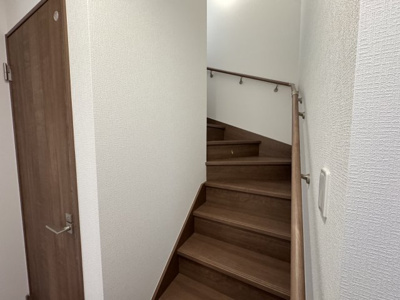 【内装】 | うるま市前原（全4棟）３号棟 | 3号棟　手すり付き階段♪