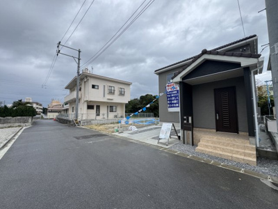 【前面道路含む現地写真】 | うるま市前原（全4棟）３号棟 | ※北西側6m♪