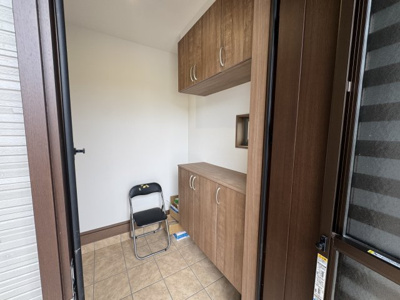 【玄関】 | うるま市前原（全4棟）３号棟 | 3号棟　十分な収納付き玄関♪