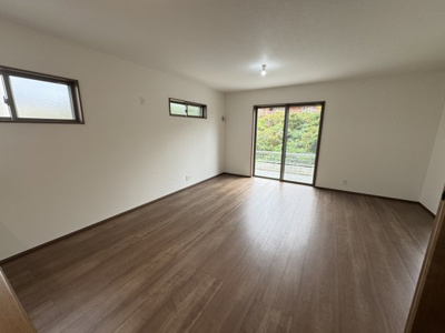 【居間・リビング】 | うるま市前原（全4棟）３号棟 | 3号棟　LDK18帖♪リビング収納付き♪