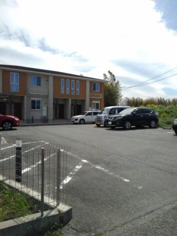 リアルストーンの駐車場