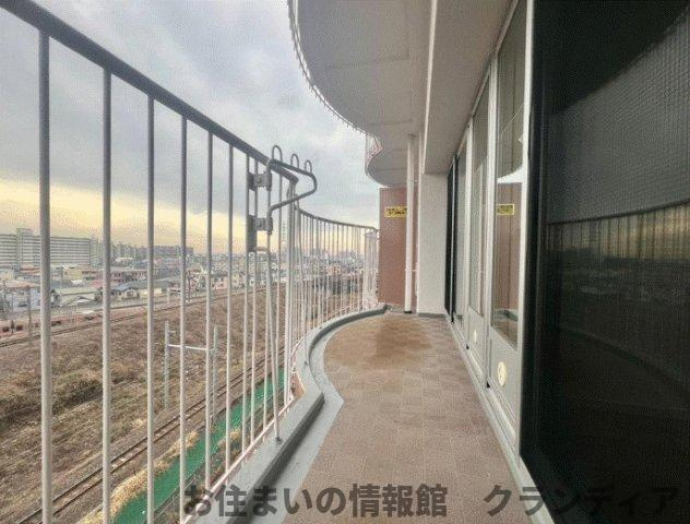 新松戸ファミールハイツ４号棟のバルコニー|ドキドキの新生活も、安心してスタート。ぴったりの住まいを見つけませんか？クランディアが一緒に住まい選びをサポートします‼　まずは、お気軽にお問合せください　＃クランディア