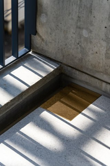 【その他】 | 向陽荘 | バルコニー排水口の蓋にも真鍮を使用