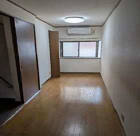 大阪市中央区難波千日前の店舗一部の内装