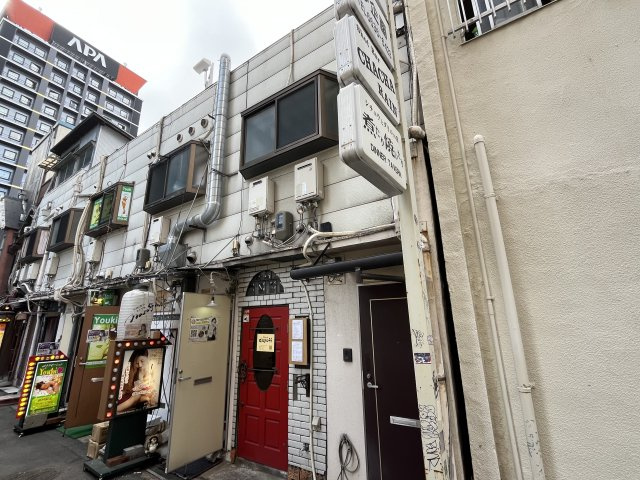 大阪市中央区難波千日前の店舗一部の外観