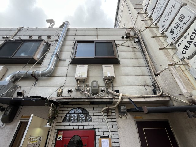 大阪市中央区難波千日前の店舗一部の外観