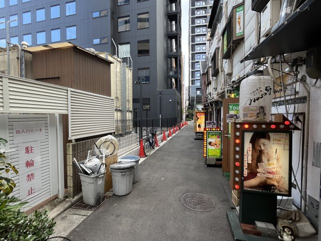 大阪市中央区難波千日前の店舗一部の周辺