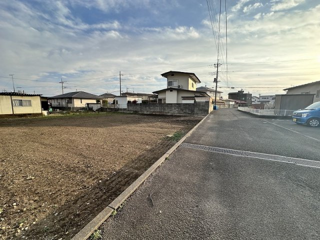 【前面道路含む現地写真】