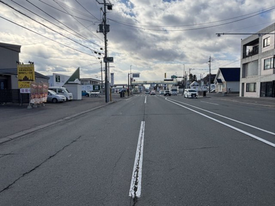 【前面道路含む現地写真】 | 北見市大町１６番１、１６番２、１６番３　売地