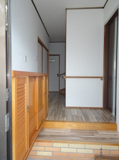 【玄関】 | 川西市新田３丁目4の13　中古一戸建て