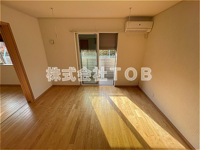 【設備】 | ボヌールー高井戸東2丁目ー | LDK　室内物干し　防犯シャッター　エアコン※クリーニング中の写真