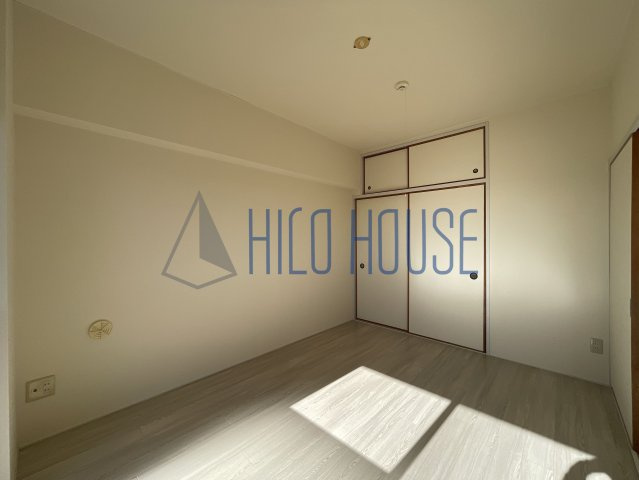 サニーエステートの寝室