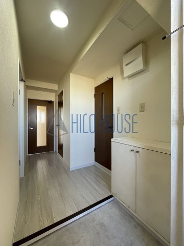 サニーエステートの玄関