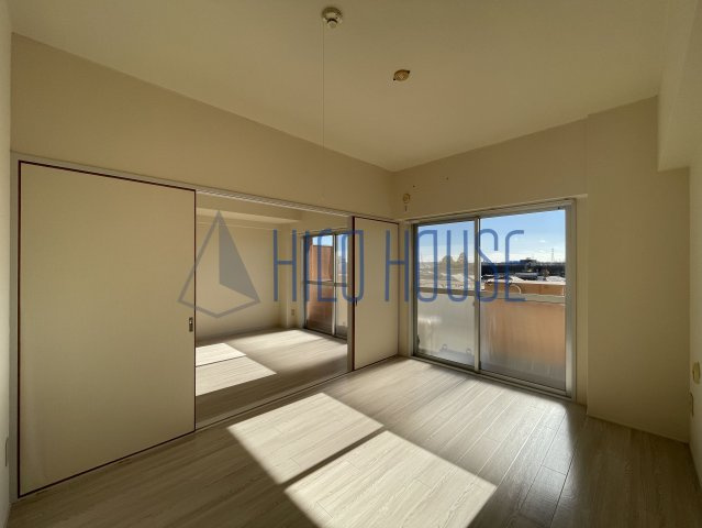 サニーエステートの寝室