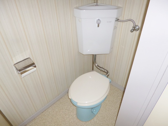 市川第二マンションのトイレ|ゆったりしたトイレです。