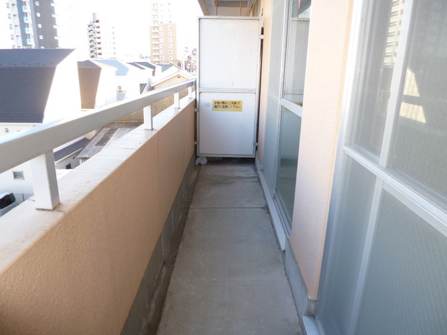 市川第二マンションのバルコニー|ゆったりバルコニーです。