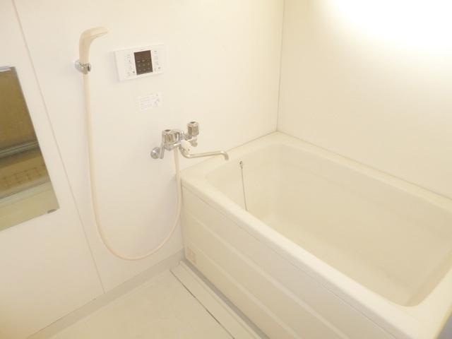 市川第二マンションの浴室|ゆったりしたお風呂です。