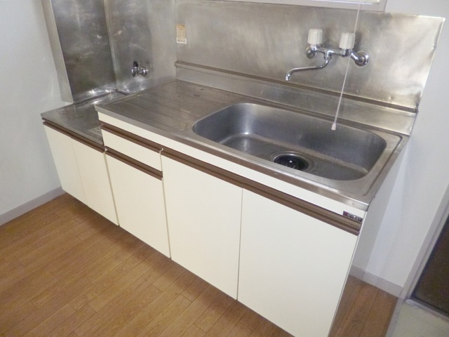 市川第二マンションのキッチン|広々キッチンです。