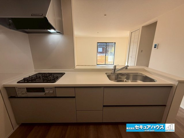 【今からご案内可能】豊明市沓掛町荒井　全1棟のキッチン|【キッチン】
◆同時にたくさんの料理が調理できる。「焼く・蒸す・煮る」の工程を同時進行で進めることができるので、料理を素早く作ることができます。育児でバタバタ忙しいママに嬉しい♪