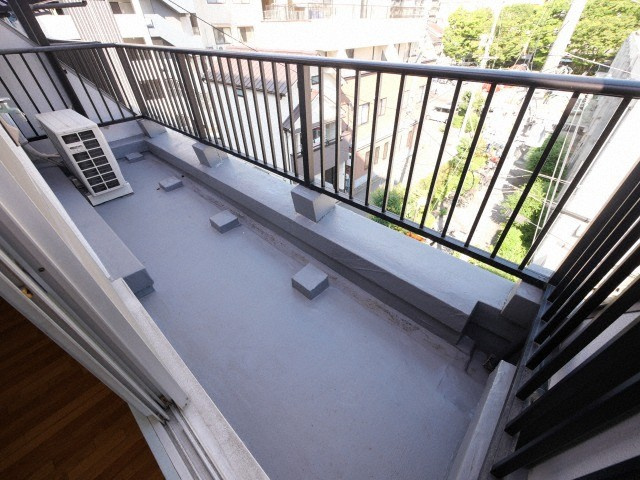 シバヤ中津のバルコニー