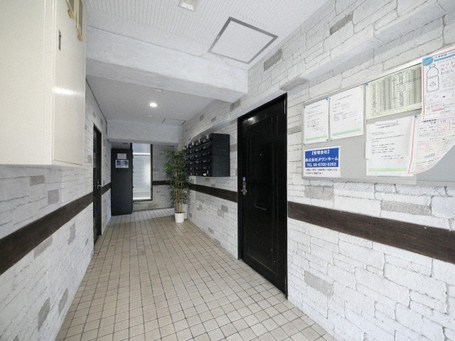 大阪市北区中津３丁目の賃貸マンションのロビー