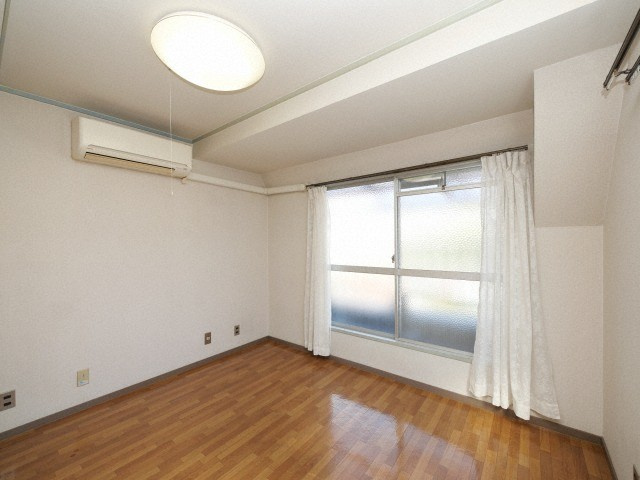 大阪市北区中津３丁目の賃貸マンションの居間・リビング