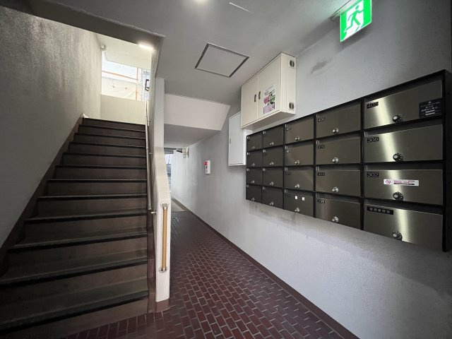 ロイヤルあびこのエントランス